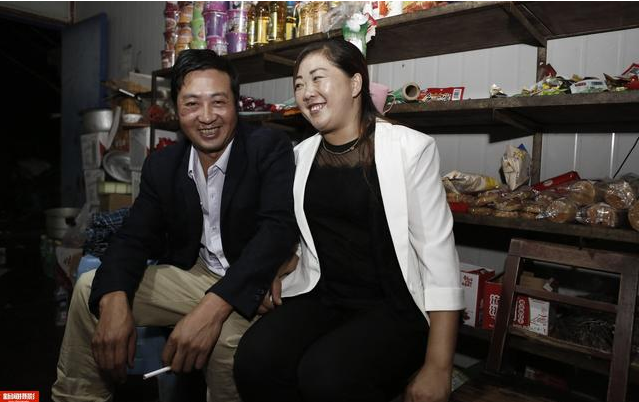 實(shí)拍農(nóng)民工集裝箱夫妻房，18平集裝箱能住5人，價(jià)格低心滿意足！
