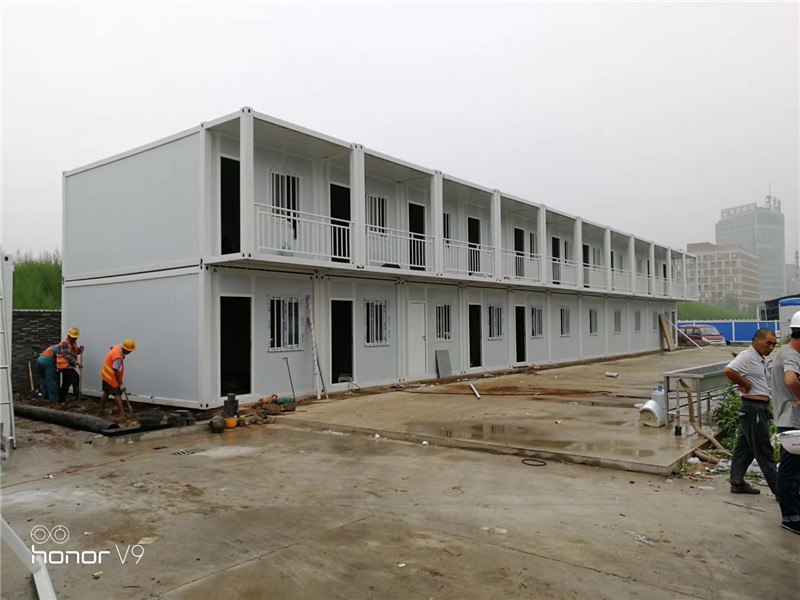 集裝箱活動房基于標準鋼材底盤之上，可以衍生出許多組合空間